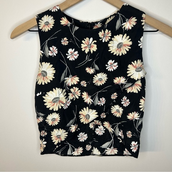Miss Selfridge Black Floral Daisy Print 2-Piece Outfit w/ Crop Top, Shorts Sz 2 - Picture 3 of 13